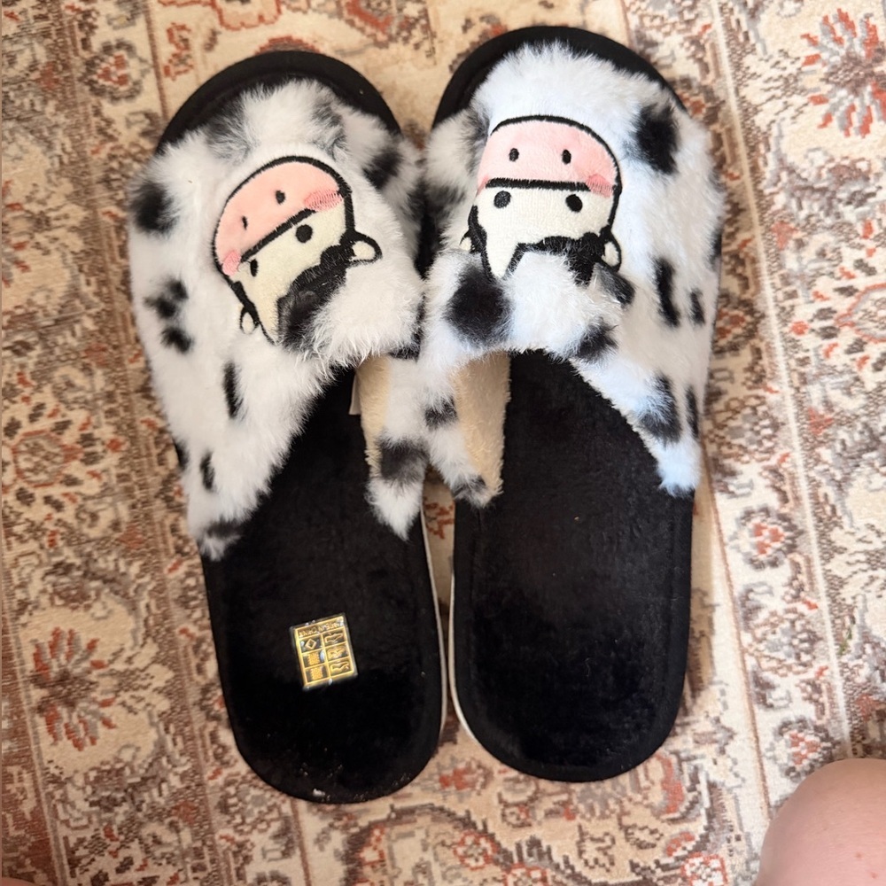 Faux Fur Cow Print Slide Slippers with Cute Cow Patch - Black & White